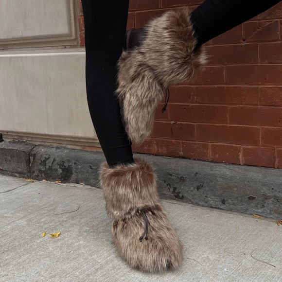 Stuart Weitzman Shearling - Picture 11 of 17